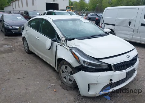 2018 Kia Forte Lx z USA, uszkodzony, nr VIN 3KPFK4A72JE275904
